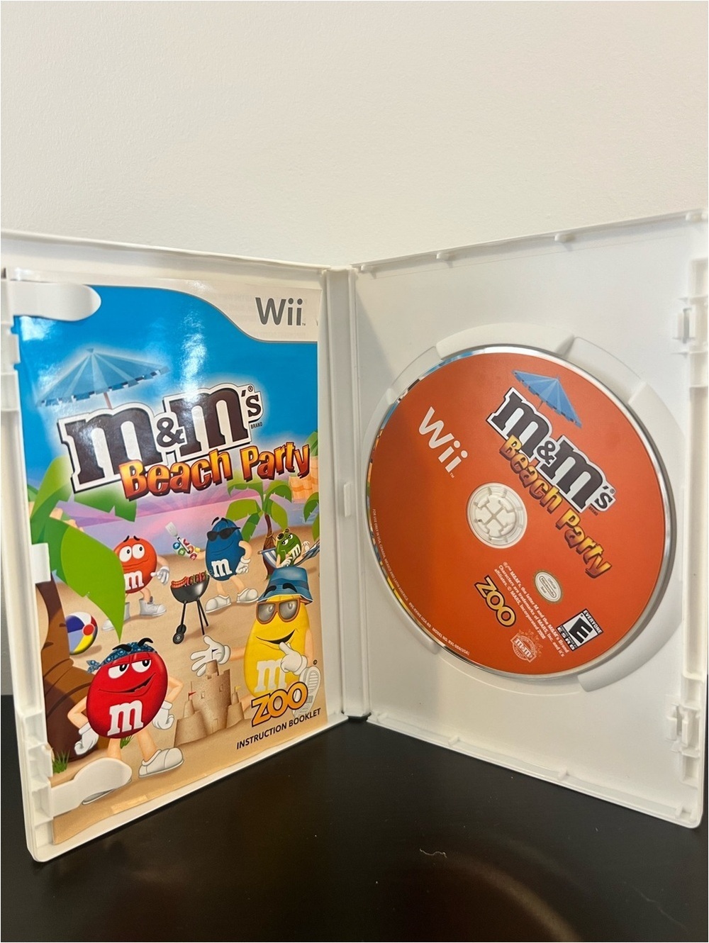 M&M’s Beach Party Nintendo Wii Game Complete in Box CIB Tested & Working - Picture 3 of 4